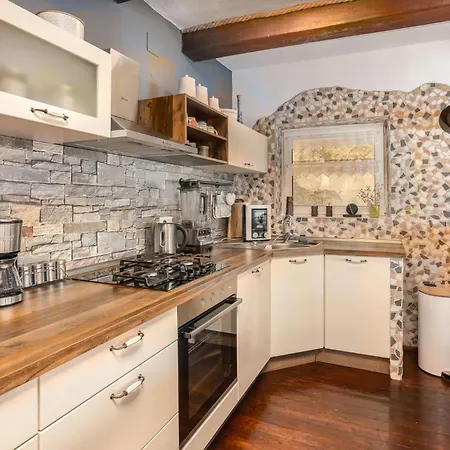 Lovely In With Kitchen *