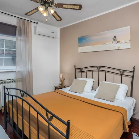 Lovely In With Kitchen 펜션 드라말리