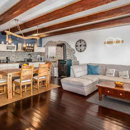 펜션 Lovely In With Kitchen 드라말리