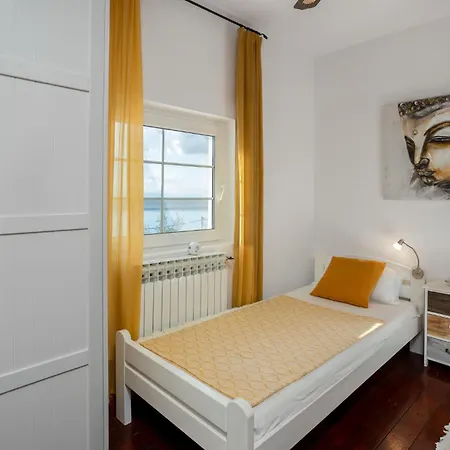 Lovely In With Kitchen *